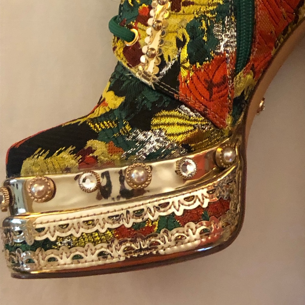 Azalea Wang Platform Boots Red Green Gold Tapestry Embellished Size 8.5 STUNNING - Picture 3 of 16